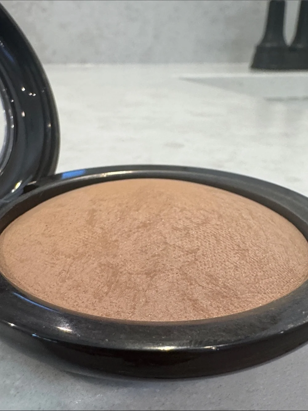 Saie Supersuede Radiant Baked Bronzer - color is Palermo